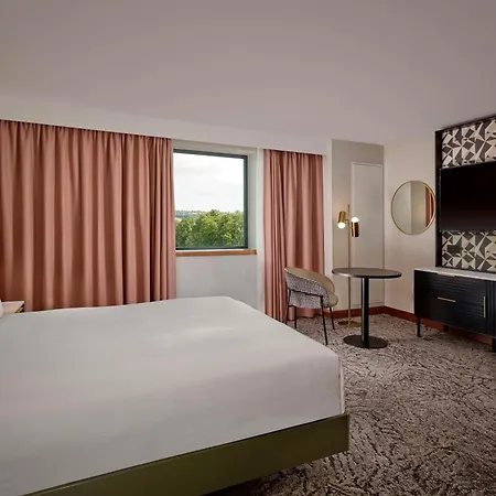 Doubletree By Hilton מלון 4*