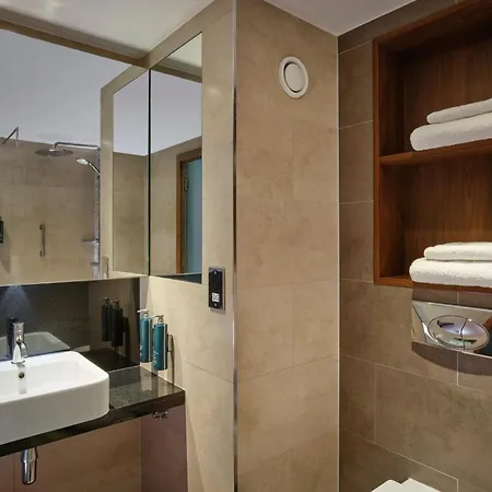 Doubletree By Hilton מלון 4*