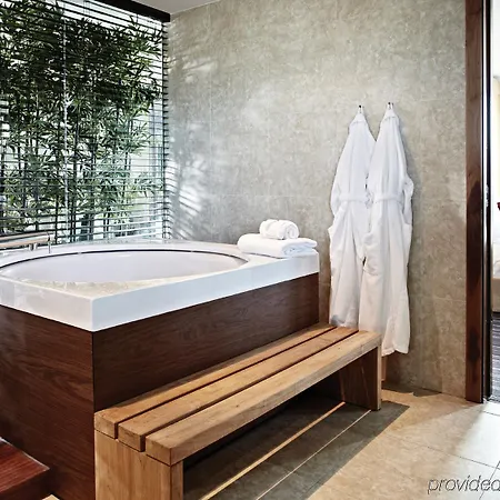 Doubletree By Hilton מלון 4*